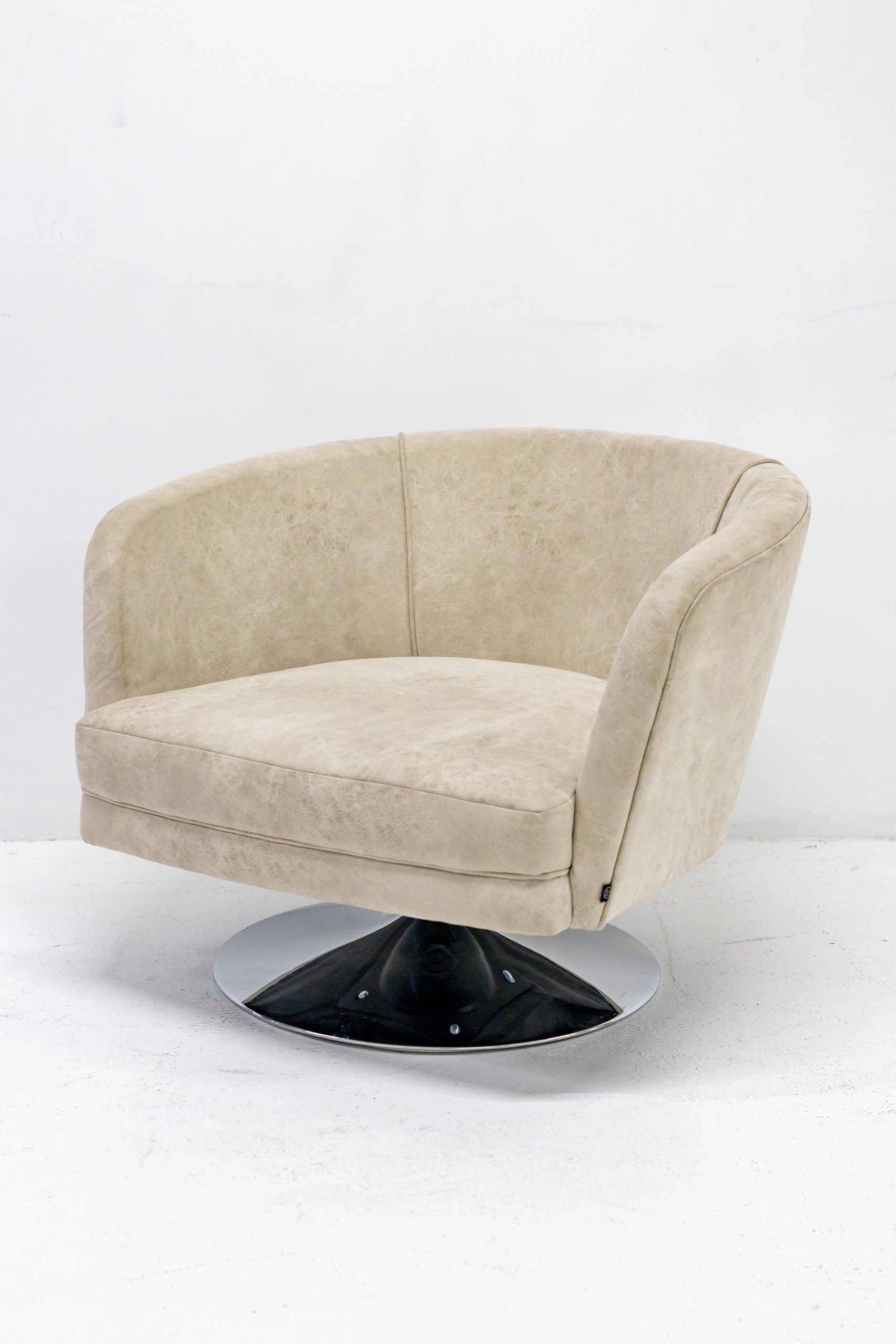 Hugh Swivel on Metal Base - Image 3