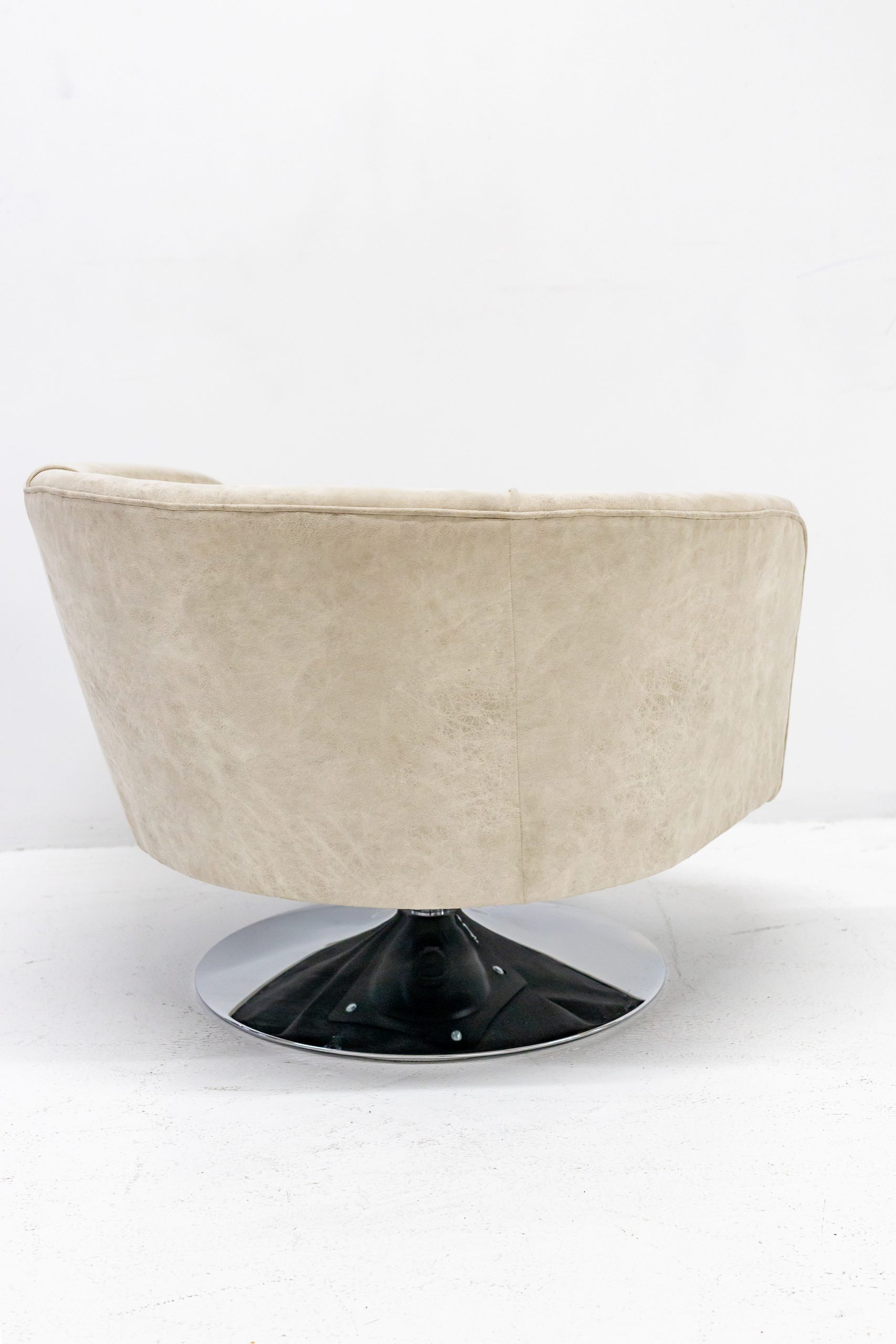 Hugh Swivel on Metal Base - Image 4